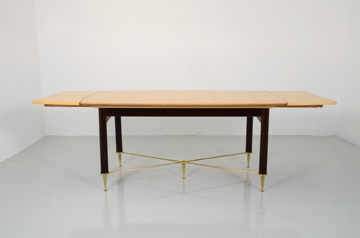 Modern furniture Milan shop table