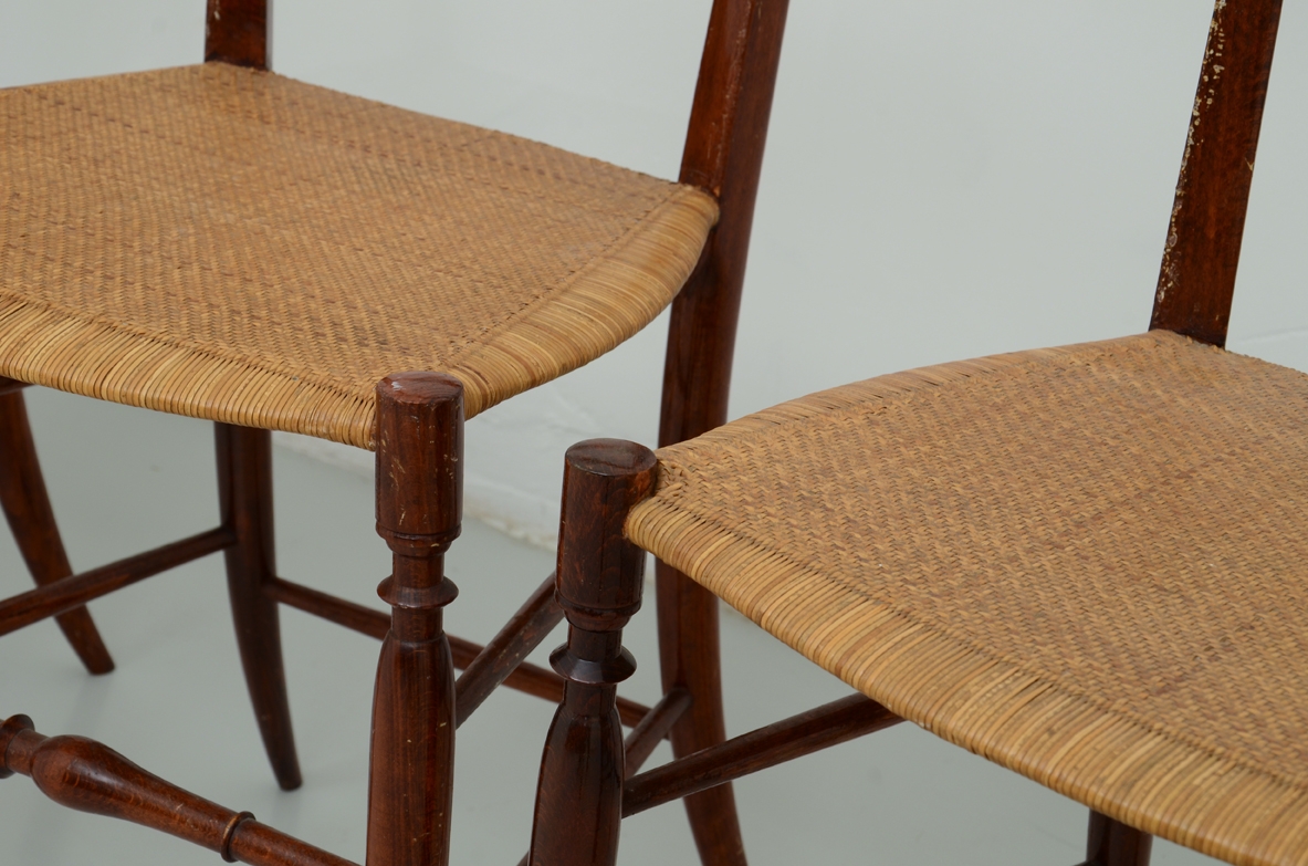 Gruppo di otto raffinate sedie modello Campanino di grande qualità in legno tornito, Ditta Flli Levaggi, Chiavari 1920ca.