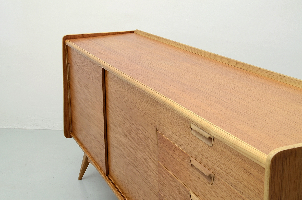1950's French sideboard in oak with nice detalis.