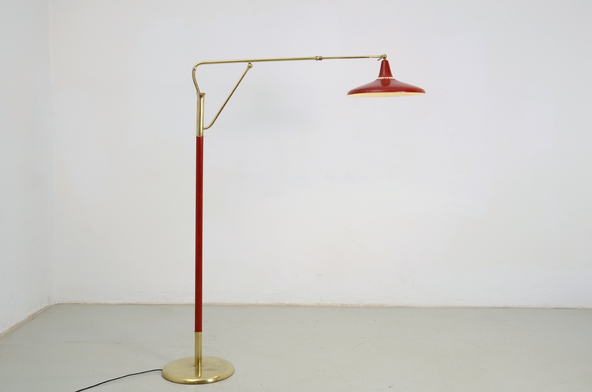 Arredoluce 1950's Italian elegant floor lamp with brass details