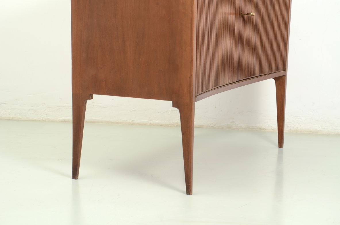 Italian sideboard with grinded concave front and very elegant thin long legs, attr to Guglielmo Ulrich 1950's.