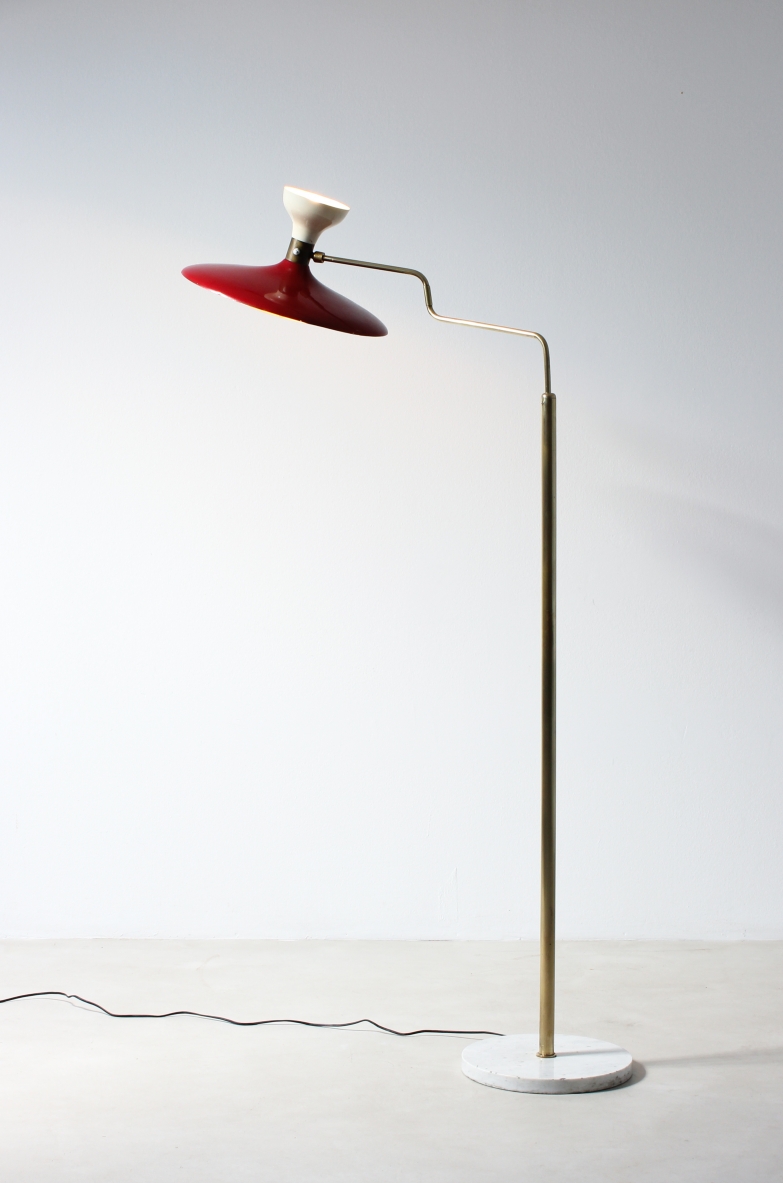 Floor lamp with two lights and hat in enamelled metal, brass stem and marble base. Italian manufacture, 1950's