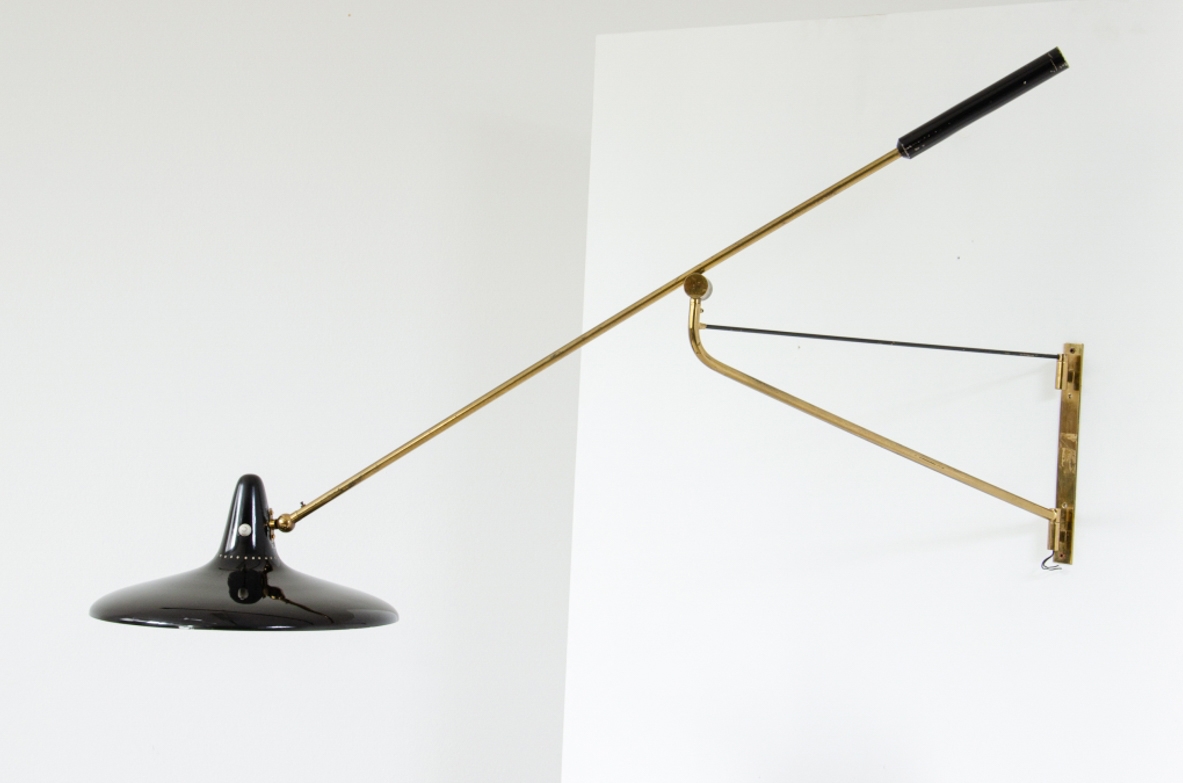 Stilnovo, rare 1950's adjustable wall light in painted metal and brass.