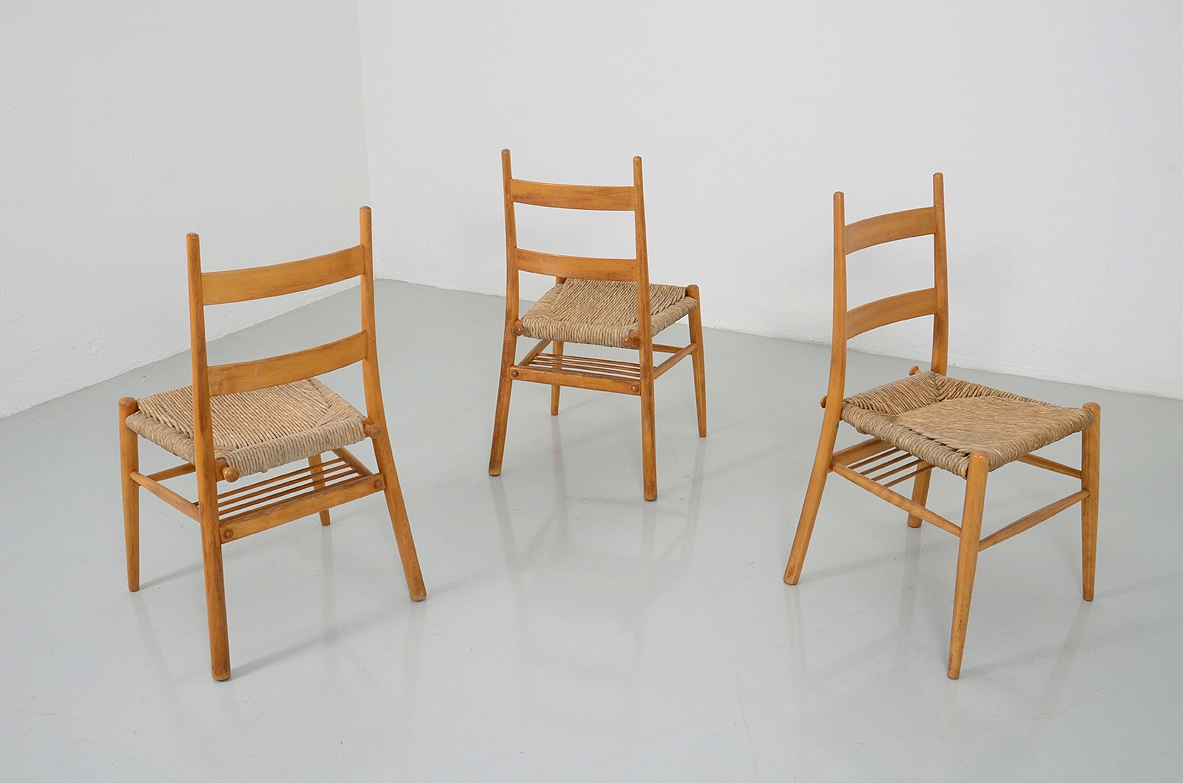 Gruppo di sei sedie in faggio con seduta in paglia attribuite a Kaare Klint, Danimarca 1940ca.