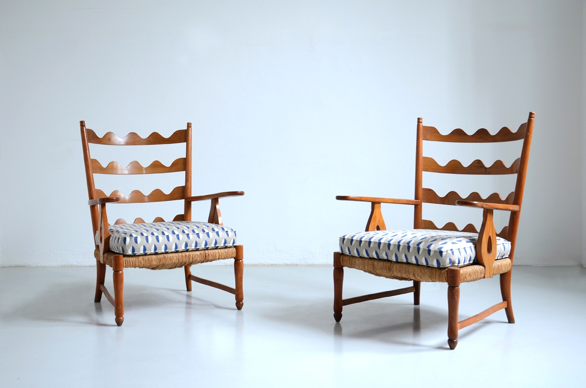 Paolo Buffa, refined pair of 1940's armchairs in cherry wood.  Biblio Mobili Paolo Buffa, Roberto Rizzi.