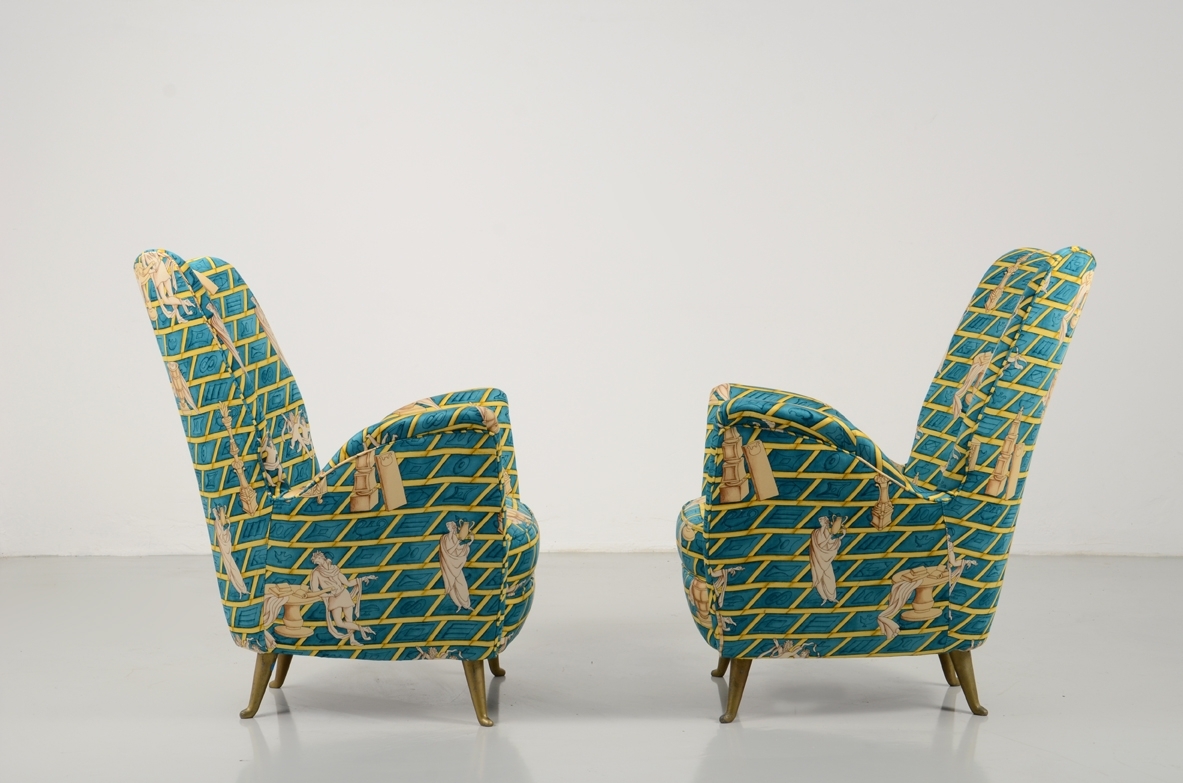 Paolo Buffa, coppia di splendide poltrone rivestite con tessuto originale disegnato da Ponti, produzione Isa 1950ca.
