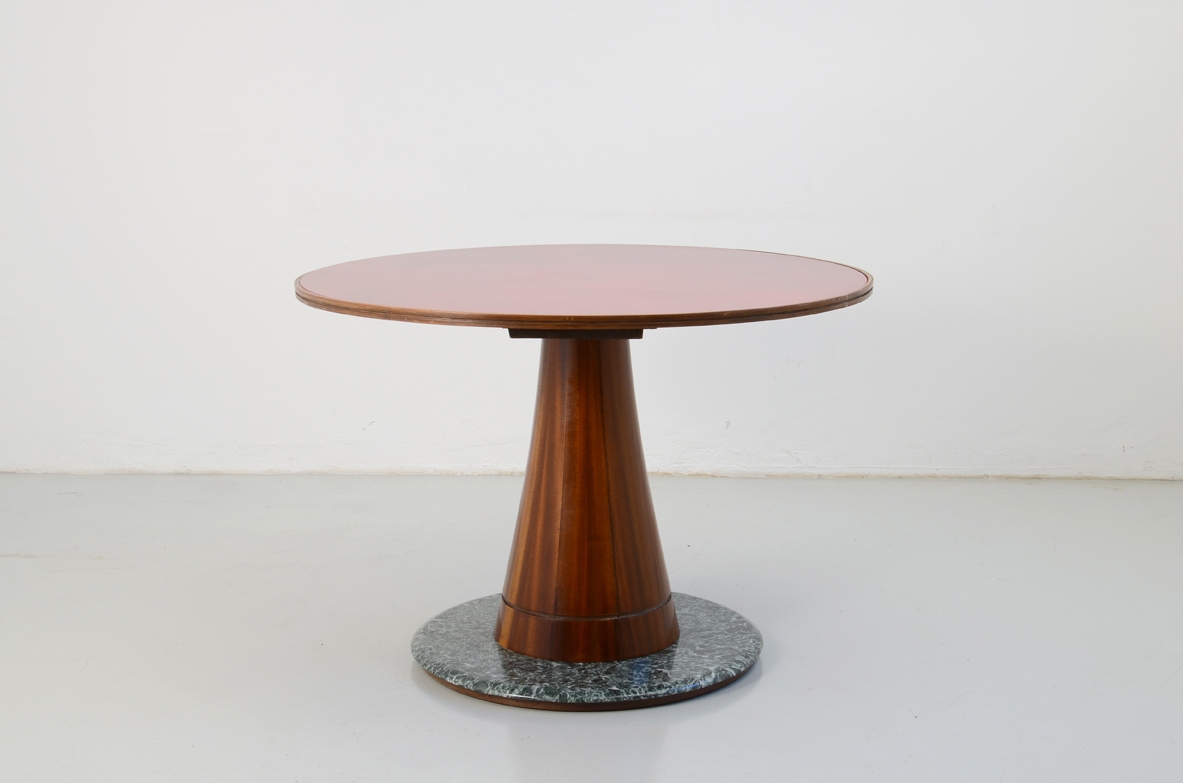 Tavolo con base in marmo anni 1950
