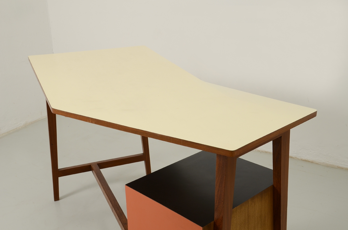 Arredamento interni scrivania tavoli modernariato in vendita Milano