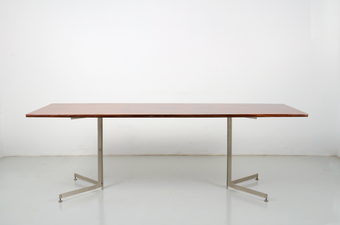 Franco Campo e Carlo Graffi, tavolo in palissandro con struttura in ottone.