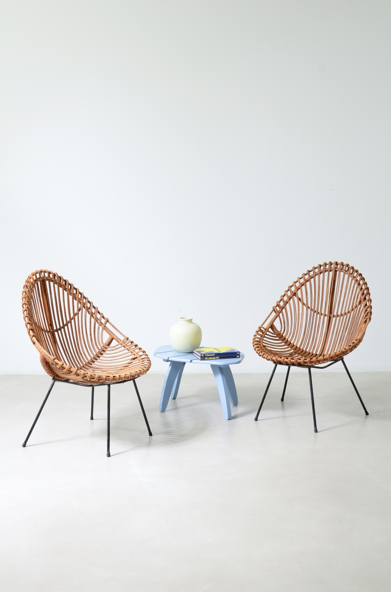 Pair of Bonacina tub armchairs circa 1950, featuring curved woven rattan shell seats, slender iron frames and tapered metal legs.
