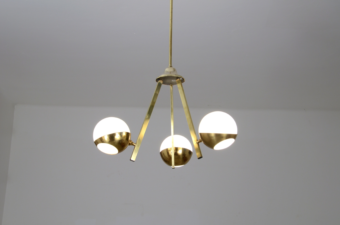 Stilnovo, 1950's refined ceiling lamp in metalwork with brass details and three white opaline glass bowls