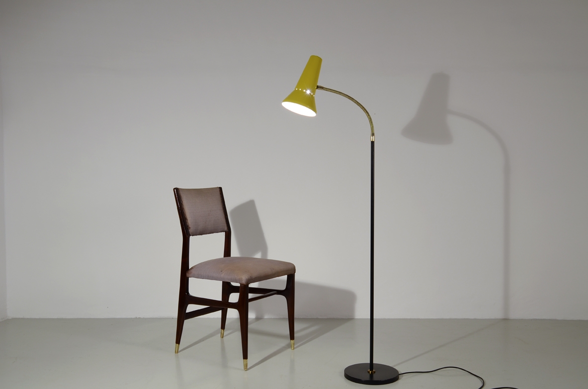 Stilux, lampada da lettura in metallo e ottone con cappello colorato, primi anni 50'.