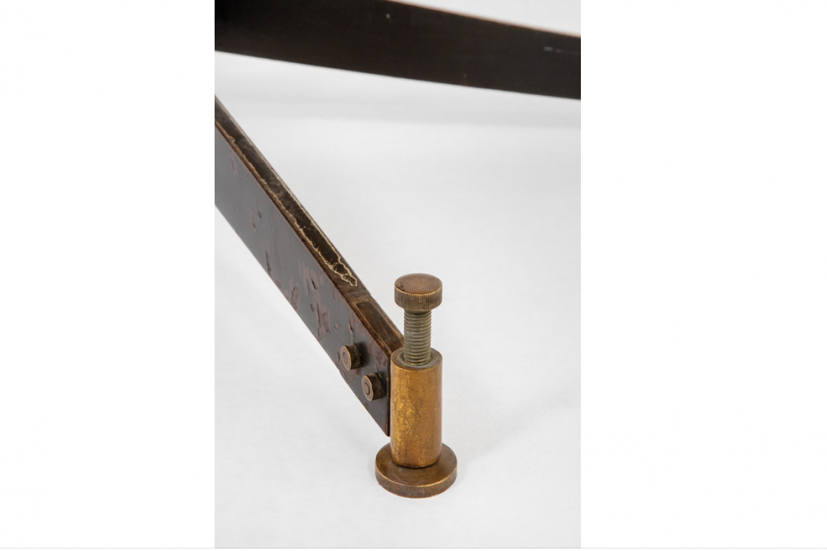 Ignazio Gradella, tavolo mod.T2con piano il legno, struttura in metallo smaltato e dettagli in ottone
