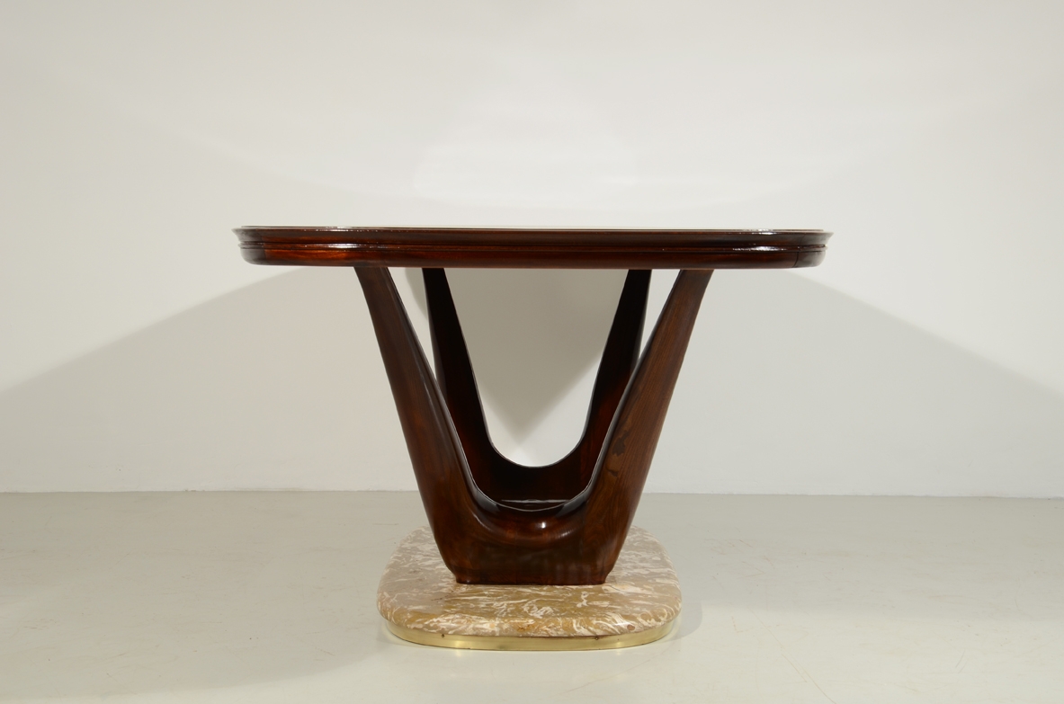 Vittorio Dassi, elegante tavolo con base centrale in marmo e quattro bracci che sostengono il piano, 1940ca.