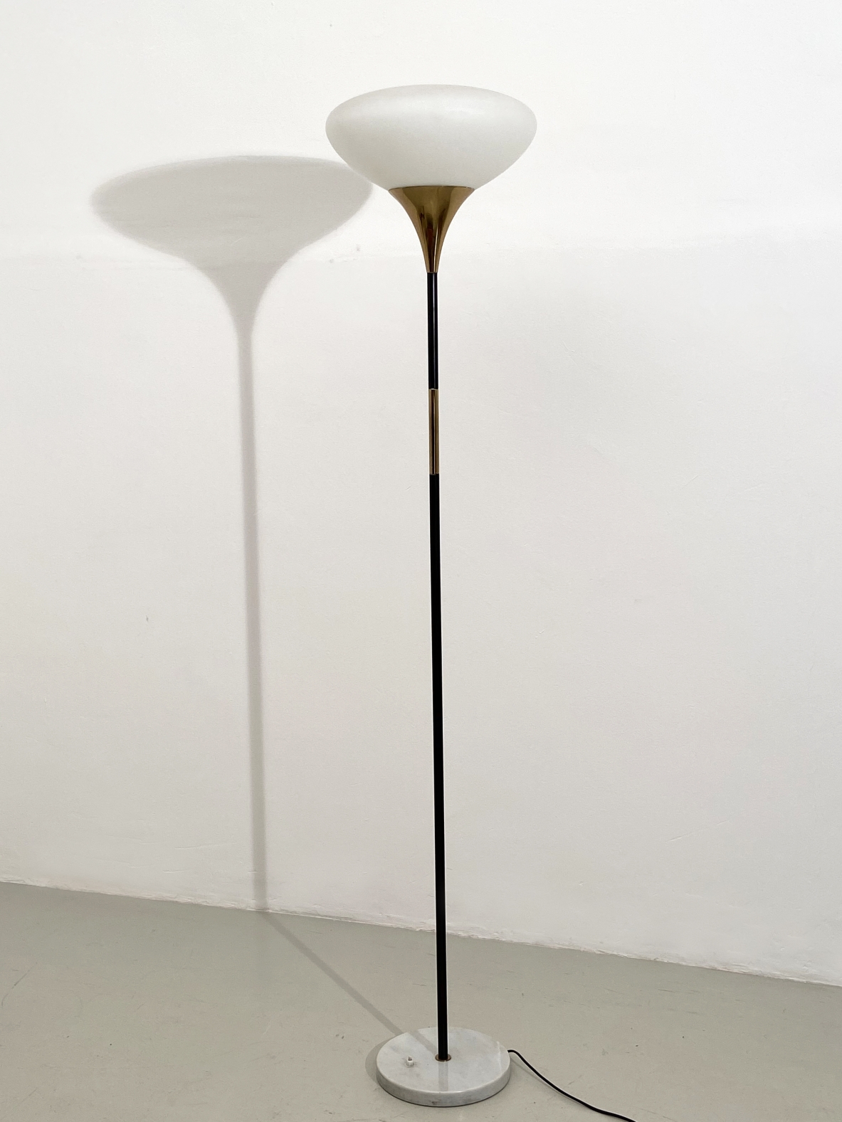 Stilnovo, 1960's floor lamp in brass and polished metal with marble base.