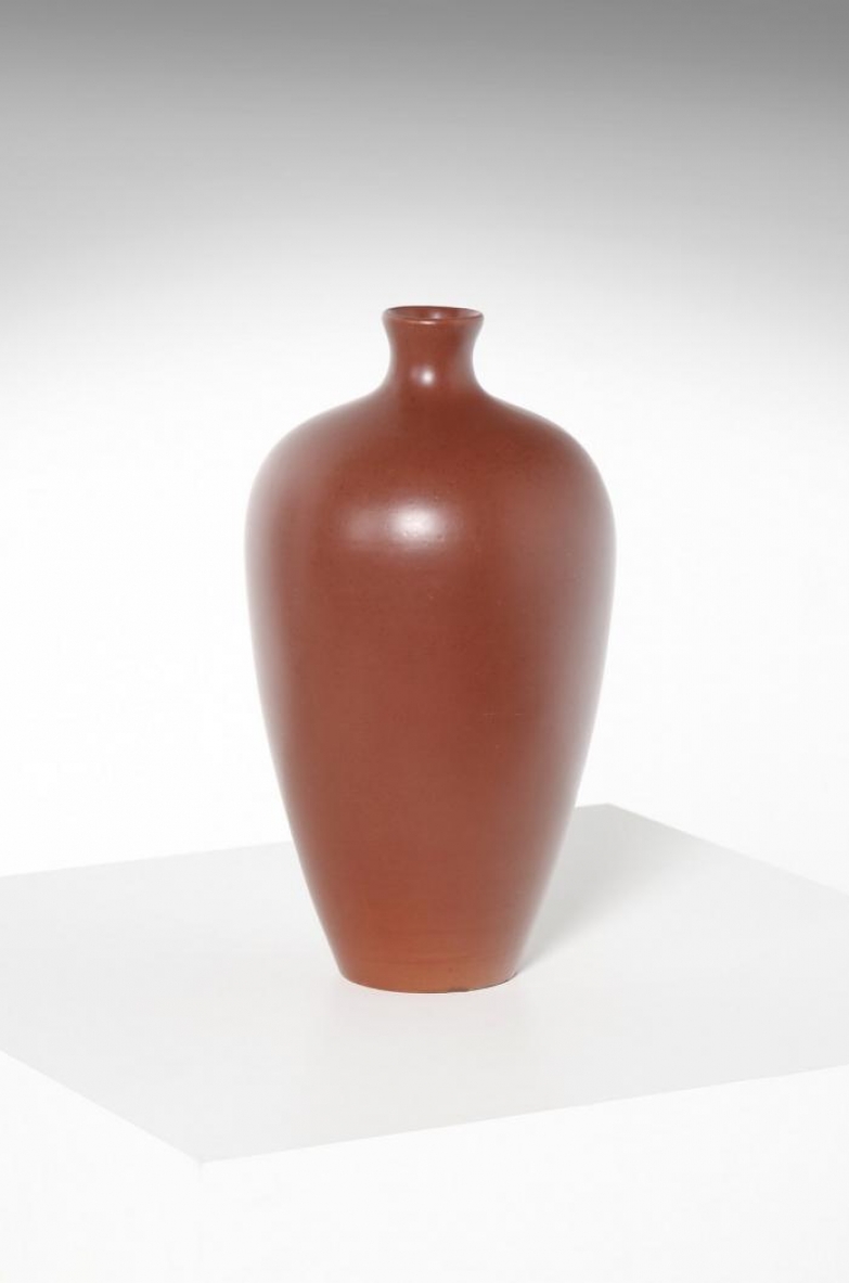 Giovanni Gariboldi, red ceramic vase. Prod. Doccia, signed underneath, 1930's.