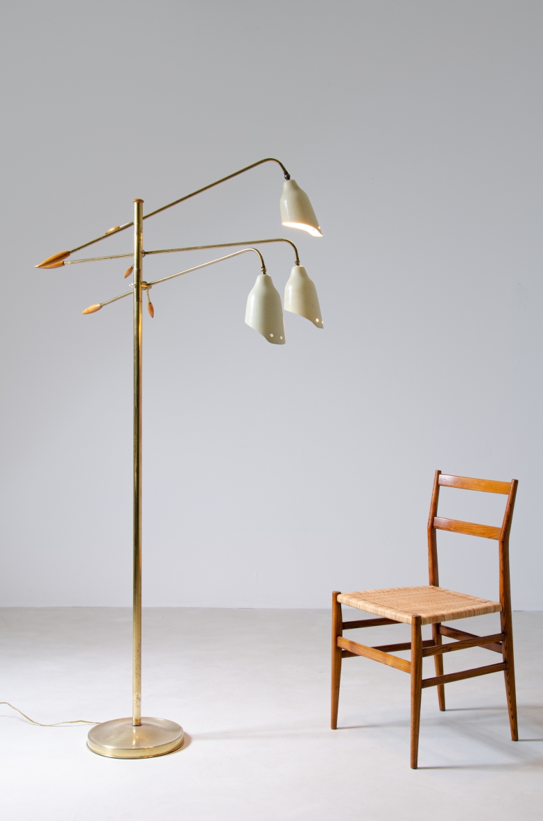 Arredoluce, 1950's floor lamp in brass with three adjustable metal shades and elegant tips in wood.