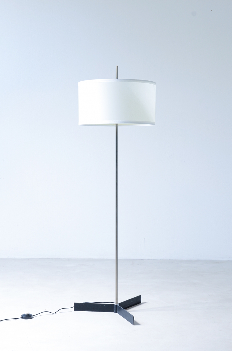 Italian 1960's floor lamp with base made of three metal supports and paper lampshade.
