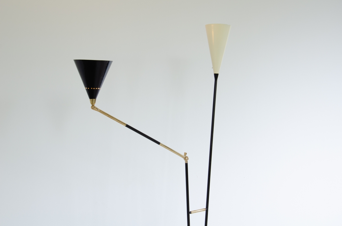 Stilux, lampada da terra in metallo e ottone a  due bracci di cui uno regolabile. Paralumi in metallo verniciato, Milano,1950ca.
