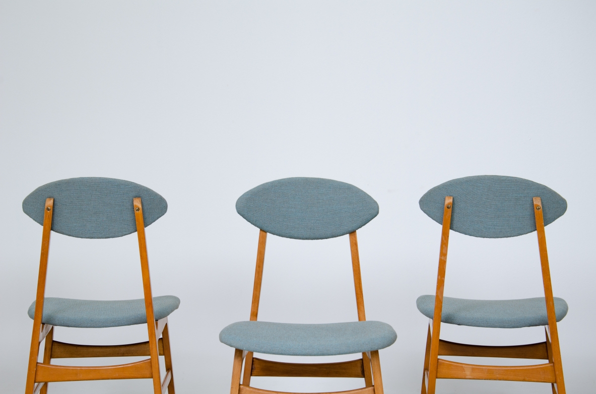 6 sedie con schienale a ogiva, struttura in legno e rivestimento in cotone. Manifattura italiana, 1960ca.