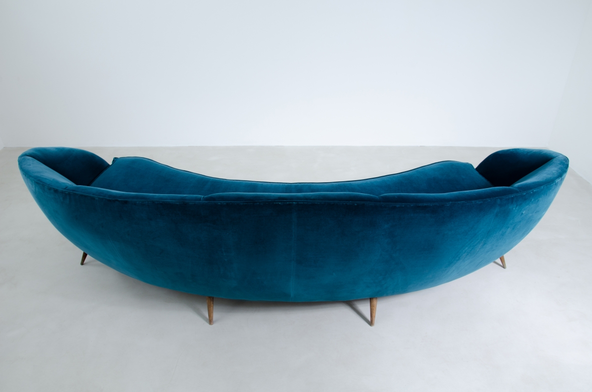 Very large and elegant sofa with a beautiful curved shape, Italy 1940's.