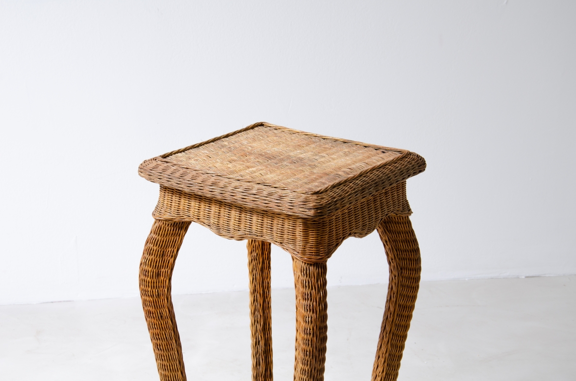 Piccolo tavolino Gueridon in legno e giunco intrecciato.  Italia 1920-30ca.