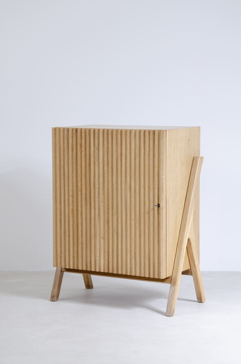 Small storage unit in light oak with ribbed wood front.  Italiy 1950s.
