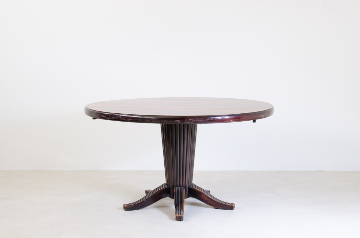 Atelier Borsani, grande tavolo con prolunghe in noce e palissandro,  1930/40.