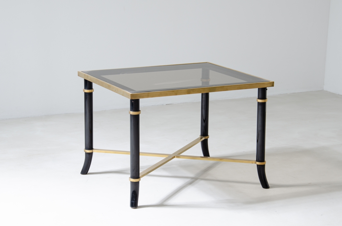 Coppia di tavolini in metallo e ottone con piano in cristallo brunito.  Manifattura Italiana 1970ca.