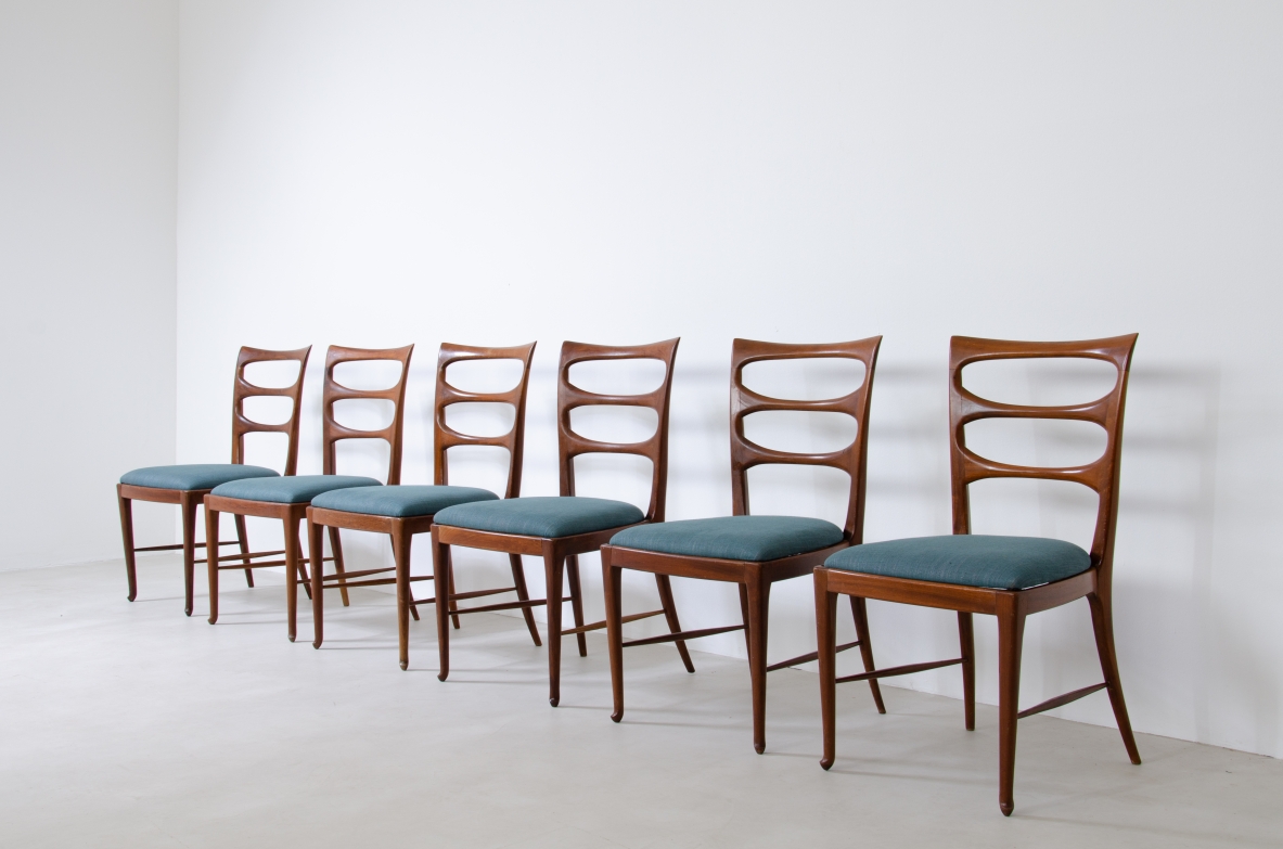 Paolo Buffa, sei eleganti sedie in noce con schienale a giorno e seduta in tessuto imbottito 1950