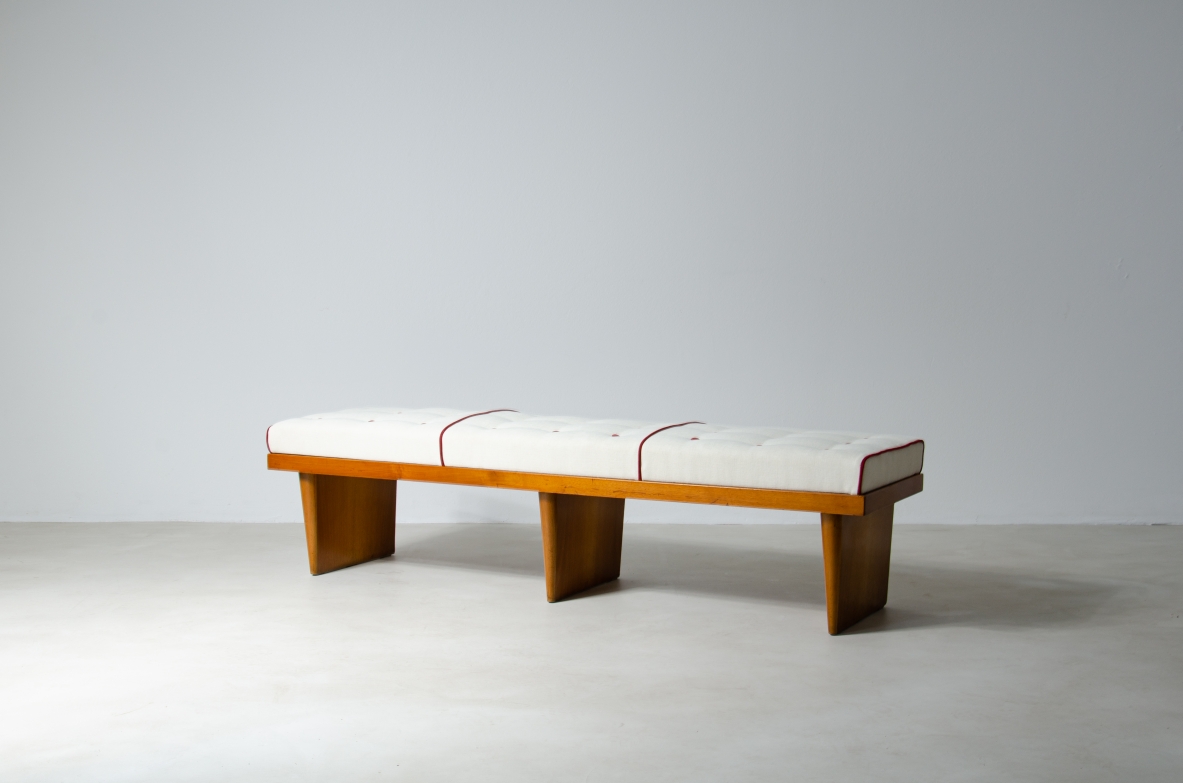 Very elegant bench with wooden frame and three uprights, seat in padded fabric.  Attribution Gio Ponti, 1950ca.