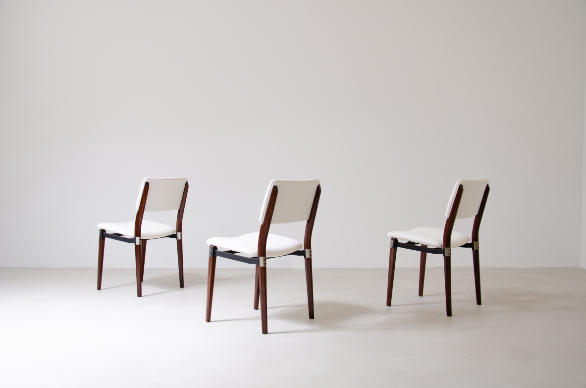 Eugenio Gerli (1923-2013)  Raro set di 8 sedie con struttura in palissandro, metallo e dettagli in acciaio.   Manifattura Tecno 1960.