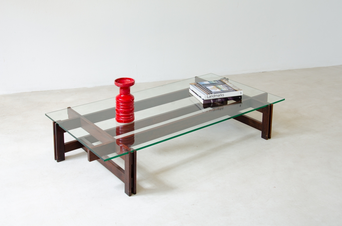 Ico Parisi. Tavolo basso con base in legno e piano in cristallo. Produzione Cassina, 1958.