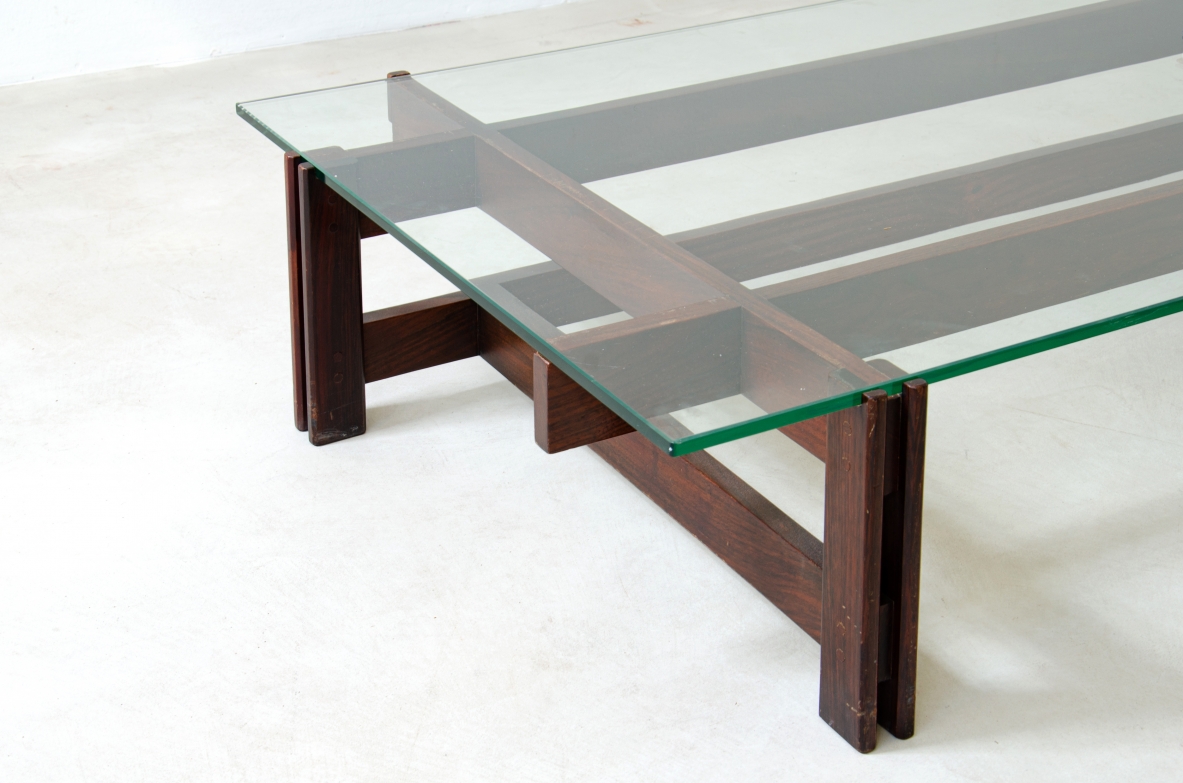 Ico Parisi. Tavolo basso con base in legno e piano in cristallo. Produzione Cassina, 1958.