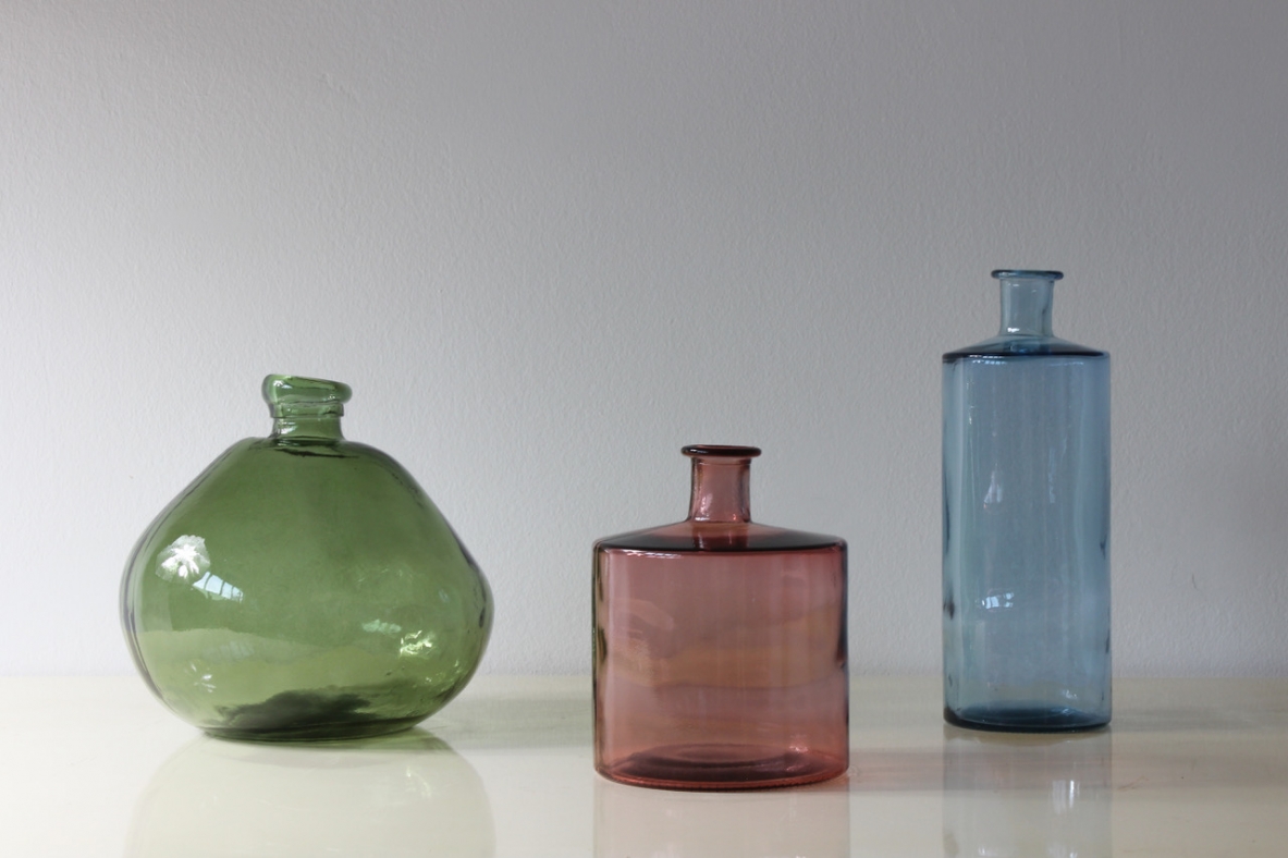 Tre vasi in vetro brunito colorato, Murano