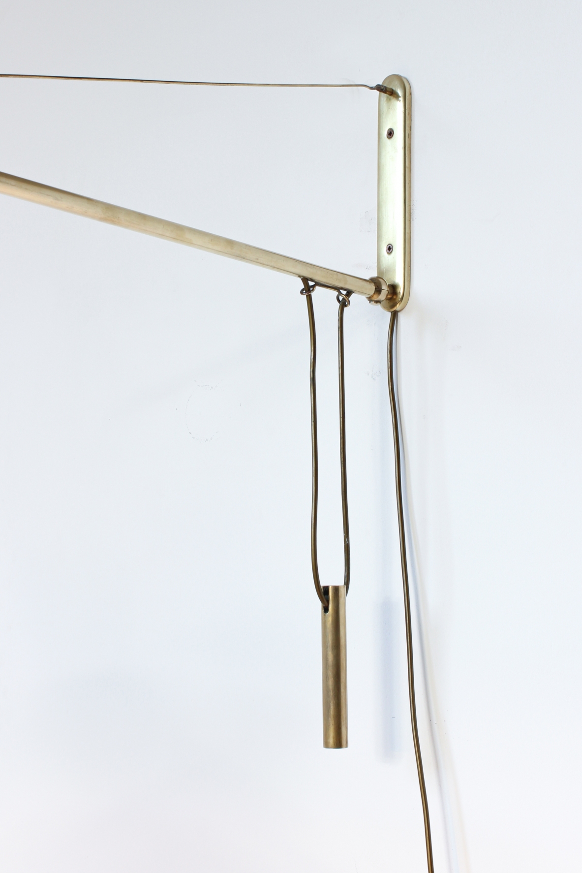 Lampada da parete saliscendi con contrappeso e braccio estensibile. Stilux Milano, 1950ca