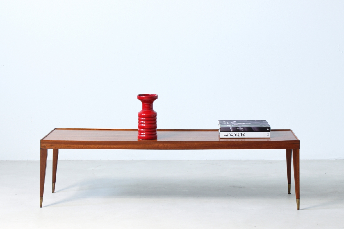 Grande tavolo da centro in legno di teak. Manifattura italiana, 1950ca
