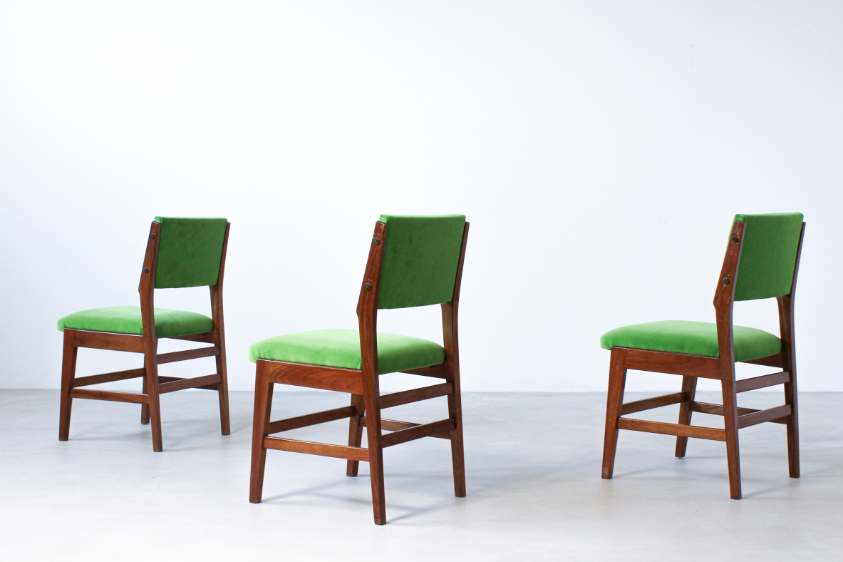 Sei sedie con struttura in legno e seduta e schienale in tessuto imbottito.  Attribuzione Gio Ponti anni 50.
