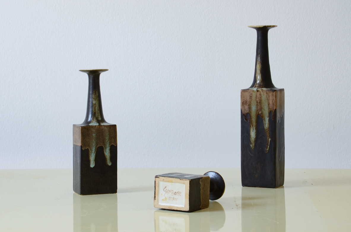 Bruno Gambone (Vietri sul mare 1936)  Set di vasi a bottiglia in ceramica.  Manifattura Vietri 1970ca.