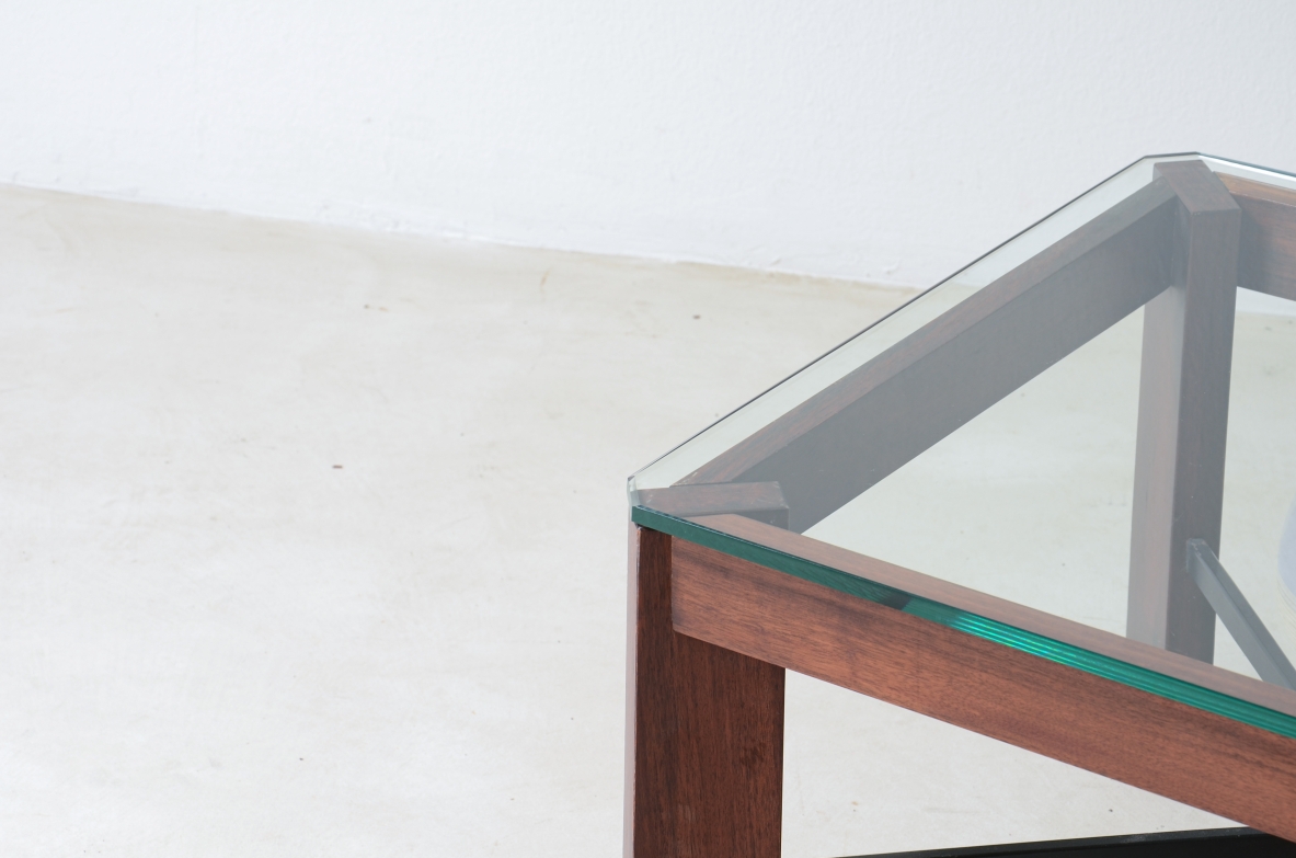 Tavolo basso con crociera in metallo e piano in vetro di forte spessore.  Manifattura Italiana 1960ca.