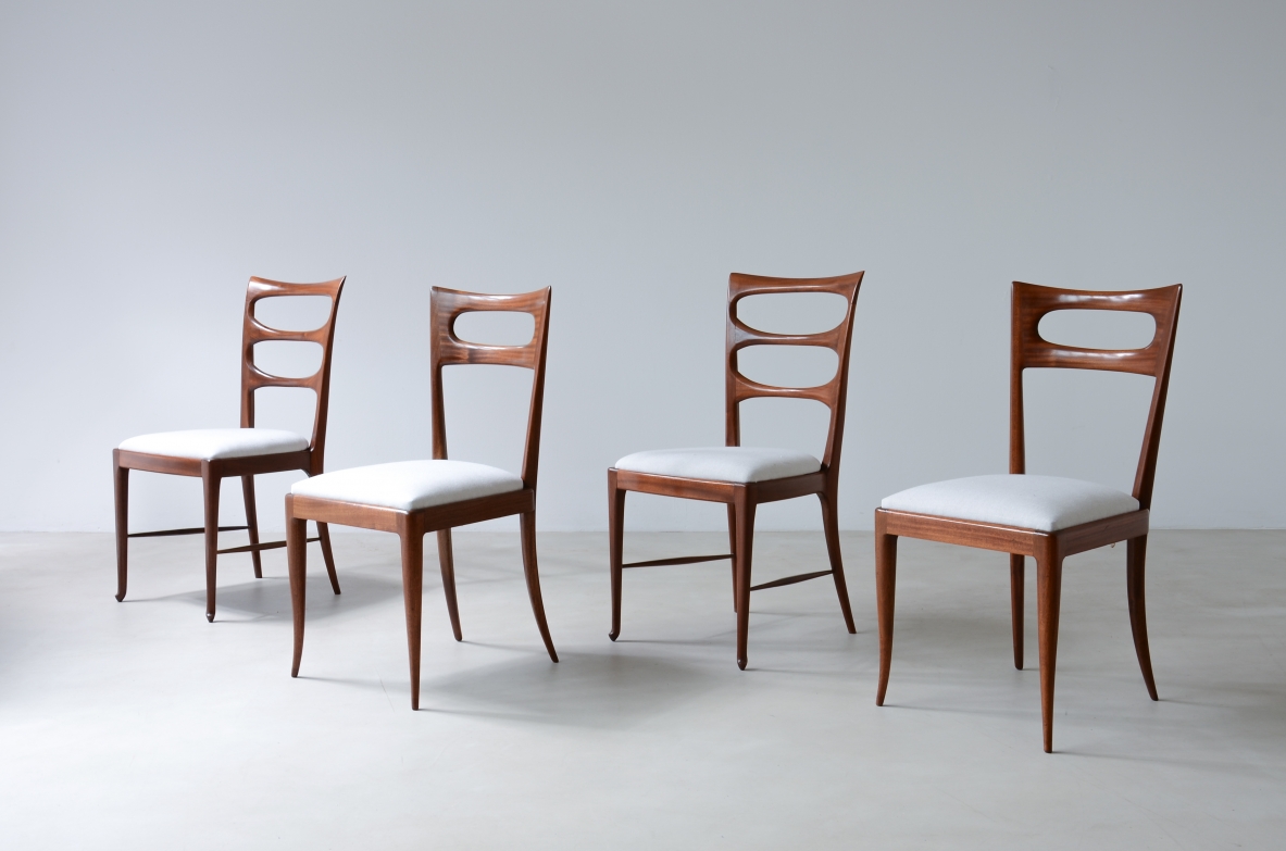 Paolo Buffa (1903-1970)  Gruppo di 12 sedie composto da una variante diversa dello stesso modello  Manifattura Serafino Arrighi 1940 ca.