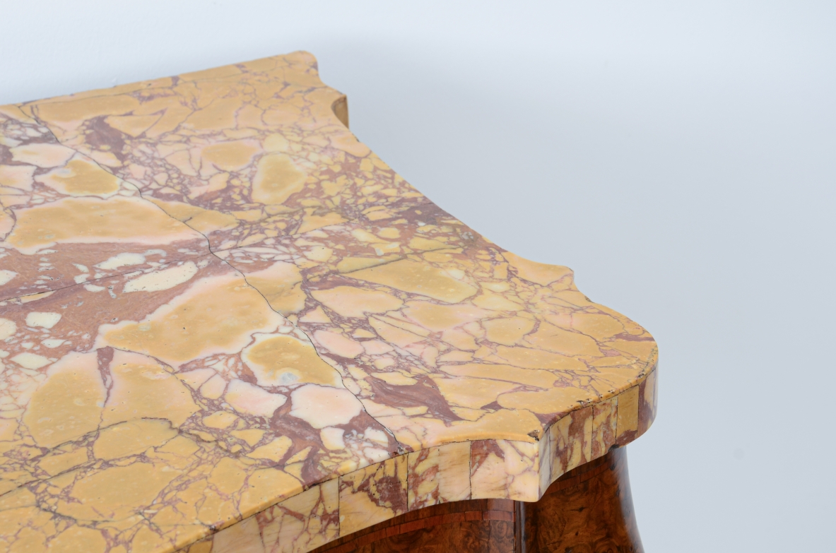 Pair of important consoles in walnut burl , top veneered in ancient yellow roman marble 1700