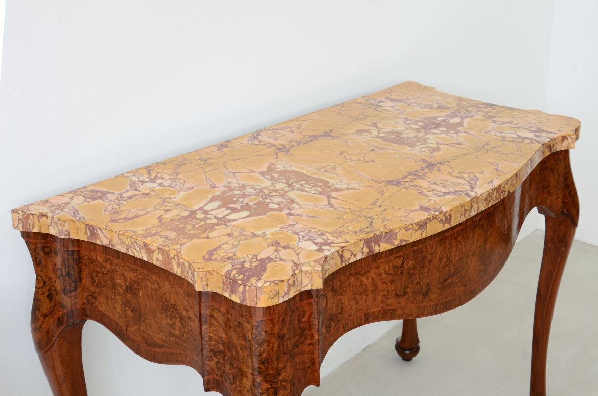 Pair of important consoles in walnut burl , top veneered in ancient yellow roman marble 1700