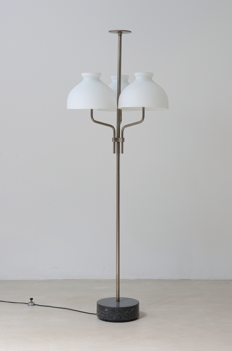 Ignazio Gardella Arenzano model floor lamp with  curved steel arms, large opaline glass diffusers. Azucena