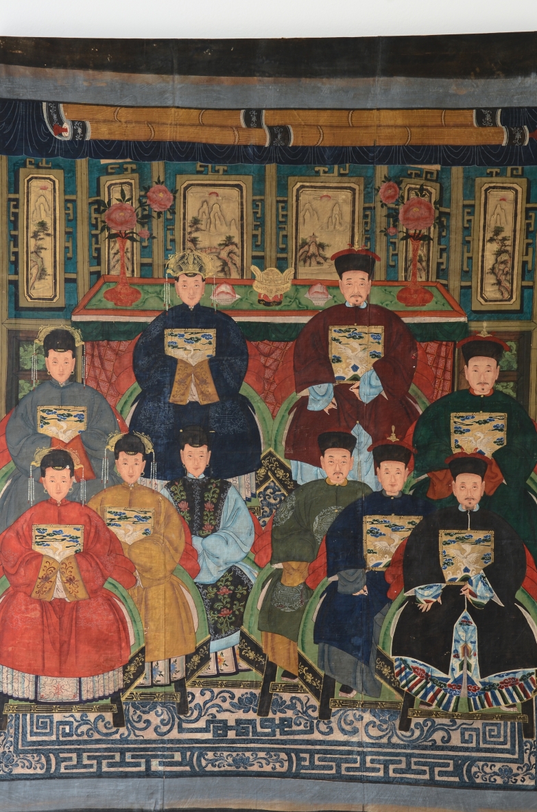 Ritratto di famiglia di dignatari a rappresentanza dell'albero geneologico  Tempera su tela  Cina metà dell' 800
