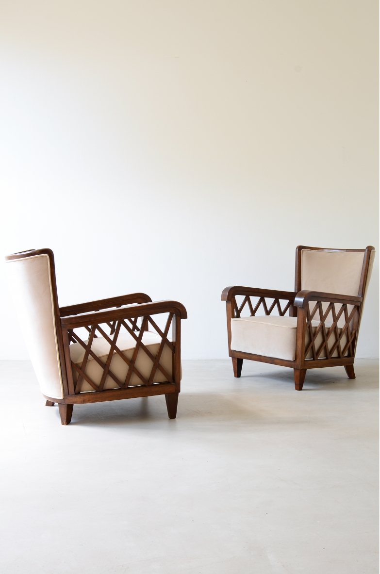 Maurizio Tempestini  Pair of armchairs in shaped wood and padded fabric.  Italian manufacture, Florence 1955ca.