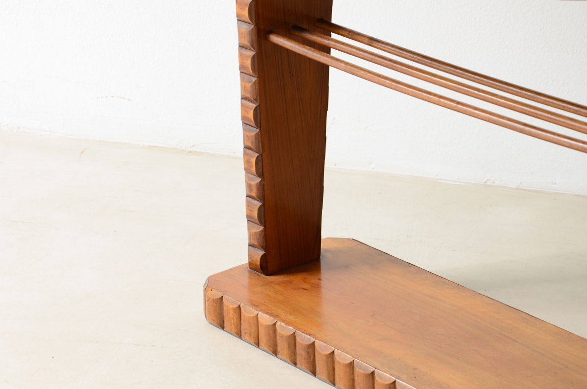 Piccola elegante console con profili in legno diamantato, Manifattura italiana 1940ca.