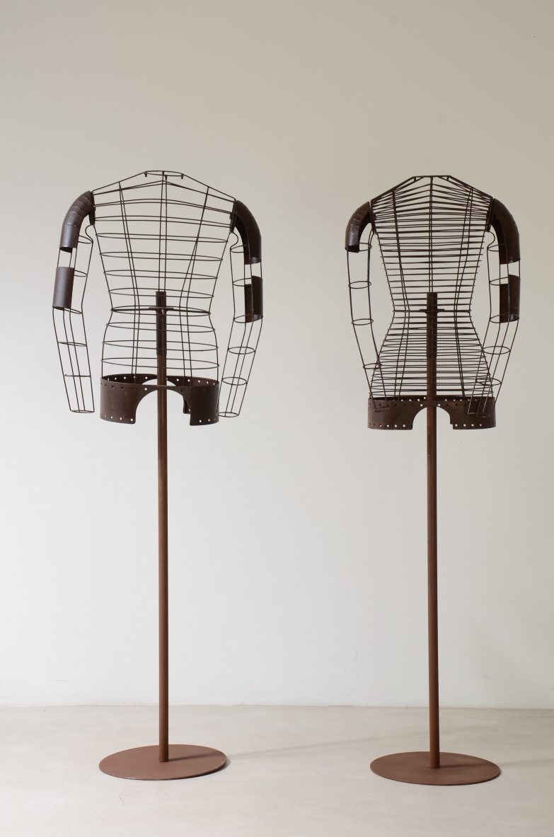 Pair of mannequins in iron rod and perforated sheet metal