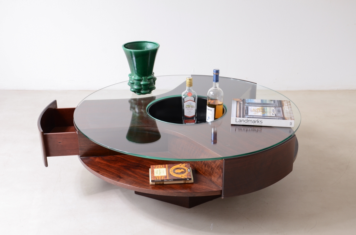 Gianni Moscatelli  Grande tavolo basso in legno con 3 cassetti, Produzione Arredamenti Fumagalli, anni '70 Gianni Moscatelli  Grande tavolo basso in legno con 3 cassetti, Produzione Arredamenti Fumagalli, anni '70