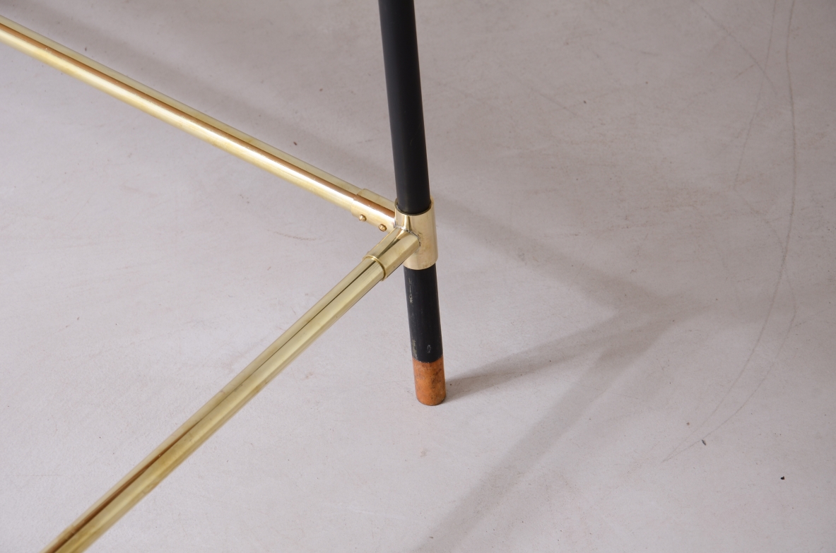 Scrivania con piano e cassetti in legno, struttura in metallo e ottone Manifattura italiana anni 60.